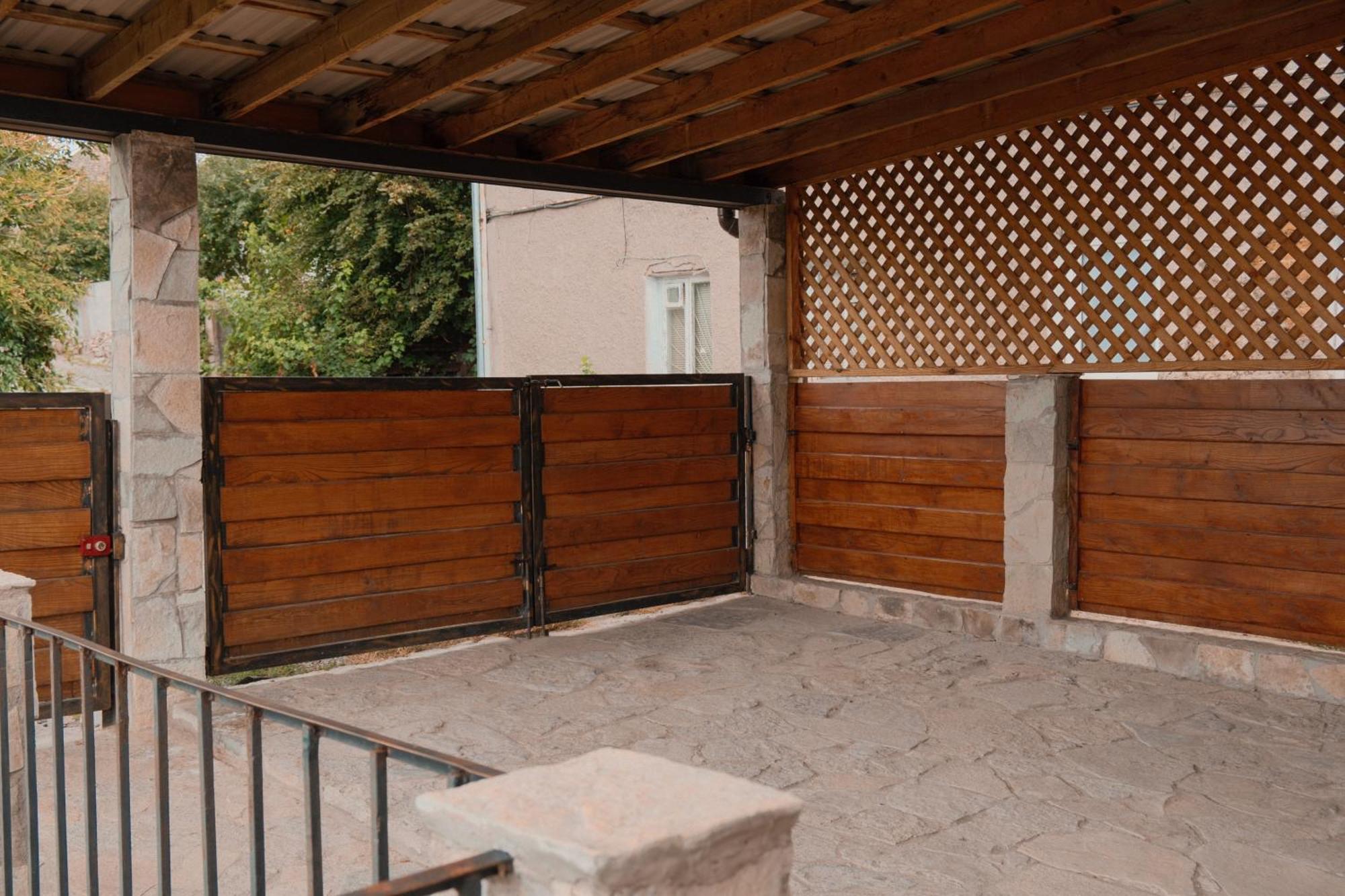 Будинок З Видом На Стару Фортецю Kamianets-Podilskyi Exterior foto